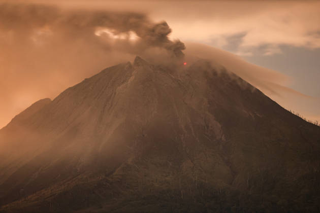 Volcanic activity continues at Mount Sinabung following massive eruption KARO, INDONESIA - SEPTEMBER 1: Volcanic activity continues at Mount Sinabung as it spews volcanic material in Karo Regency, North Sumatra, Indonesia, on September 1, 2026. Following a massive eruption on August 31 that sent a thick column of volcanic ash approximately 3,500 meters (3.5 kilometers) above its summit, the ongoing ashfall and atmospheric disruptions led to the cancellation of 21 flights to and from Kualanamu International Airport. Risky Cahyadi Anadolu Karo Indonesia. Editorial use only. Please get in touch for any other usage.  Copyright: x2026xAnadoluxRiskyxCahyadix