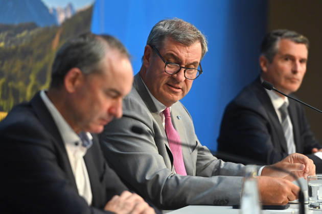 From left: Hubert AIWANGER, Free Voters, Bavarian Minister of Economic Affairs, Markus SOEDER, Minister-President of Bavaria and CSU Chairman, Eric BEISSWENGER, Press conference of the Bavarian State Government following the cabinet meeting on September 1, 2026, at the Prinz Carl Palais in Munich