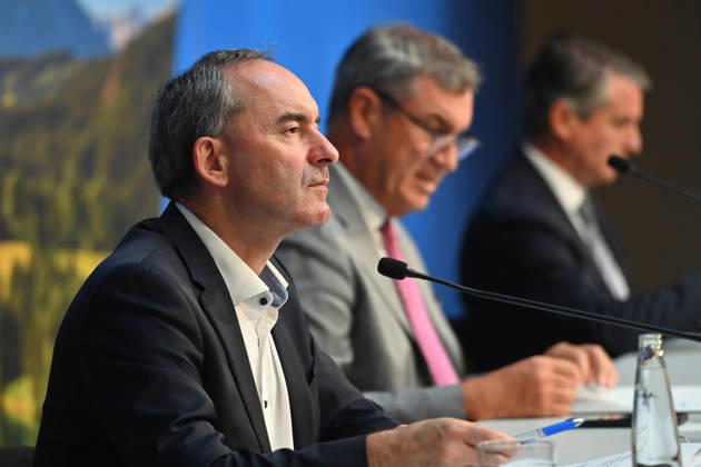From left: Hubert AIWANGER, Free Voters, Bavarian Minister of Economic Affairs, Markus SOEDER, Minister-President of Bavaria and CSU Chairman, Eric BEISSWENGER, Press conference of the Bavarian State Government following the cabinet meeting on September 1, 2026, at the Prinz Carl Palais in Munich