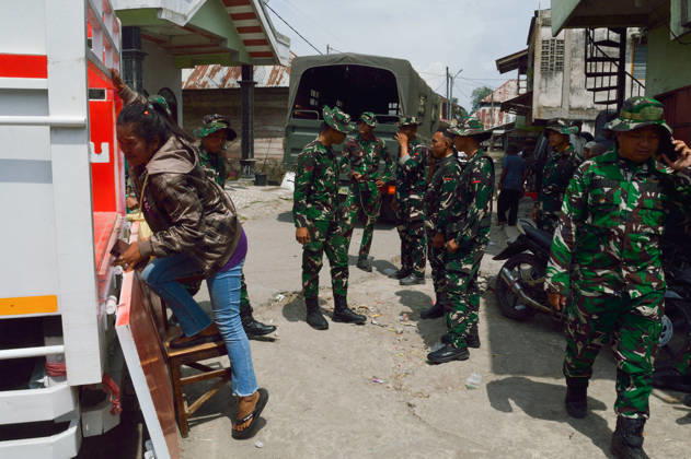 RECORD DATE NOT STATED Residents Evacuate as Mount Sinabung Activity Intensifies - Indonesia Residents of Kuta Tengah village calmly evacuate following renewed activity from Mount Sinabung in Karo Regency, North Sumatra, Indonesia, on September 1, 2026. Familiar with past eruptions, the community maintained a cautious approach as part of local disaster mitigation against unpredictable geological hazards. Mount Sinabung reawakened after five years of dormancy—part of an eruption cycle that first broke 400 years of inactivity. The movement occurred ahead of an official visit by North Sumatra Governor Bobby Nasution to temporary shelters in the region. Photo by Sutanta Aditya ABACAPRESS.COM Indonesia  Copyright: xAdityaxSutanta ABACAx
