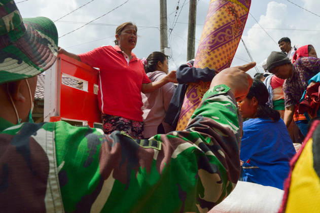 RECORD DATE NOT STATED Residents Evacuate as Mount Sinabung Activity Intensifies - Indonesia Residents of Kuta Tengah village calmly evacuate following renewed activity from Mount Sinabung in Karo Regency, North Sumatra, Indonesia, on September 1, 2026. Familiar with past eruptions, the community maintained a cautious approach as part of local disaster mitigation against unpredictable geological hazards. Mount Sinabung reawakened after five years of dormancy—part of an eruption cycle that first broke 400 years of inactivity. The movement occurred ahead of an official visit by North Sumatra Governor Bobby Nasution to temporary shelters in the region. Photo by Sutanta Aditya ABACAPRESS.COM Indonesia  Copyright: xAdityaxSutanta ABACAx