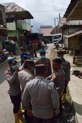 RECORD DATE NOT STATED Residents Evacuate as Mount Sinabung Activity Intensifies - Indonesia Residents of Kuta Tengah village calmly evacuate following renewed activity from Mount Sinabung in Karo Regency, North Sumatra, Indonesia, on September 1, 2026. Familiar with past eruptions, the community maintained a cautious approach as part of local disaster mitigation against unpredictable geological hazards. Mount Sinabung reawakened after five years of dormancy—part of an eruption cycle that first broke 400 years of inactivity. The movement occurred ahead of an official visit by North Sumatra Governor Bobby Nasution to temporary shelters in the region. Photo by Sutanta Aditya ABACAPRESS.COM Indonesia  Copyright: xAdityaxSutanta ABACAx