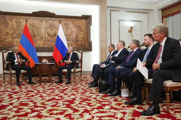 Kyrgyzstan Russia Armenia 9233026 01.09.2026 Armenian Prime Minister Nikol Pashinyan and Russian President Vladimir Putin attend a meeting on the sidelines of the Shanghai Cooperation Organization (SCO) summit in Bishkek, Kyrgyzstan. Vyacheslav Prokofiev Sputnik Bishkek Kyrgyzstan  Copyright: xVyacheslavxProkofievx