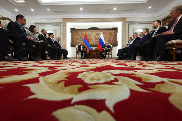 Kyrgyzstan Russia Armenia 9233027 01.09.2026 Armenian Prime Minister Nikol Pashinyan and Russian President Vladimir Putin attend a meeting on the sidelines of the Shanghai Cooperation Organization (SCO) summit in Bishkek, Kyrgyzstan. Vyacheslav Prokofiev Sputnik Bishkek Kyrgyzstan  Copyright: xVyacheslavxProkofievx
