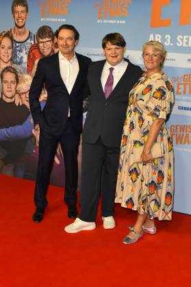 ABB Das gewisse Etwas Martin Bachmann, Timon Heinzl, and Viola Jaeger appeared on the red carpet at the NRW Kino film premiere of Das gewisse Etwas at the Cinedom theater on September 1, 2026, in Cologne, North Rhine-Westphalia, Germany