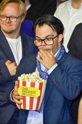 ABB GEWISSEETWAS Frangiskos Kakoulakis Eating Popcorn as a Guest on the Red Carpet at the NRW Kino Film Premiere of *Das gewisse Etwas* at the Cinedom Cinema on September 1, 2026, in Cologne, NRW, Germany