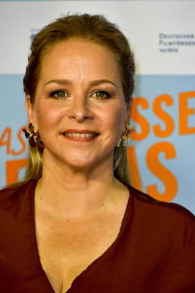 ABB GEWISSEETWAS: Jasmin Schwiers appears on the red carpet at the NRW Kino film premiere of *Das gewisse Etwas* at the Cinedom theater on September 1, 2026, in Cologne, North Rhine-Westphalia, Germany