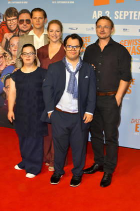 ABB DAS GEWISSE ETWAS Jasmin Schwiers, Florian Lukas, Max von der Groeben, Antonia Riet, Frangiskos Kakoulakis as guests on the red carpet at the NRW Kino film premiere of *Das gewisse Etwas* at the Cinedom on September 1, 2026, in Cologne, North Rhine-Westphalia, Germany