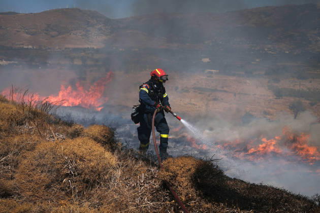 Wildfire near Karystos on Greece s Evia Island EVIA, GREECE - SEPTEMBER 2: Firefighters battle a wildfire burning near Karystos on the island of Evia, Greece, on September 2, 2026 Costas Baltas Anadolu Evia Greece. Editorial use only. Please get in touch for any other usage.  Copyright: x2026xAnadoluxCostasxBaltasx