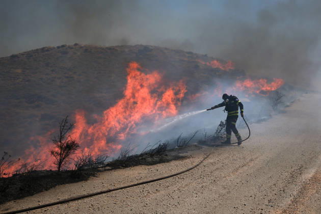 Wildfire near Karystos on Greece s Evia Island EVIA, GREECE - SEPTEMBER 2: Firefighters battle a wildfire burning near Karystos on the island of Evia, Greece, on September 2, 2026 Costas Baltas Anadolu Evia Greece. Editorial use only. Please get in touch for any other usage.  Copyright: x2026xAnadoluxCostasxBaltasx