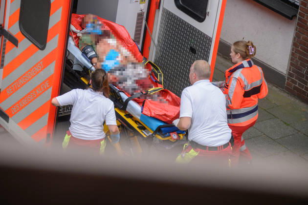 Goch, Muehlenstrasse: Stabbing Involving Several People Goch, Muehlenstrasse: Stabbing Involving Several People Numerous ambulances and a rescue helicopter on the scene Emergency response update, Goch, North Rhine-Westphalia, Germany
