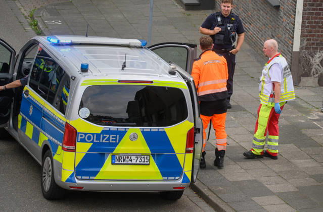 Goch, Muehlenstrasse: Stabbing Involving Several People Goch, Muehlenstrasse: Stabbing Involving Several People Numerous ambulances and a rescue helicopter on the scene Emergency response update, Goch, North Rhine-Westphalia, Germany