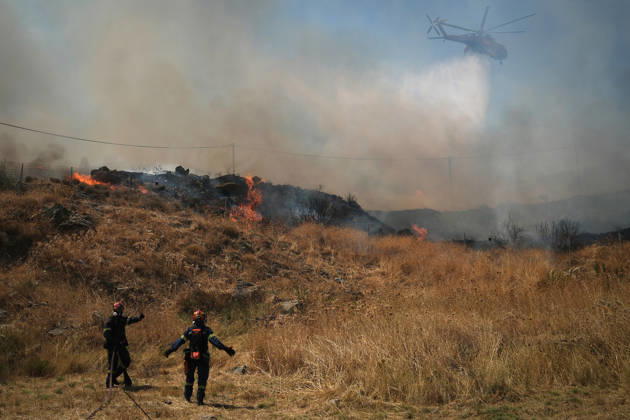 Wildfire burns near Karystos on Greece s Evia island KARYSTOS, GREECE - SEPTEMBER 2: A firefighting helicopter drops water as a wildfire burns near Karystos on the island of Evia, Greece, on September 2, 2026. Costas Baltas Anadolu Karystos Greece. Editorial use only. Please get in touch for any other usage.  Copyright: x2026xAnadoluxCostasxBaltasx