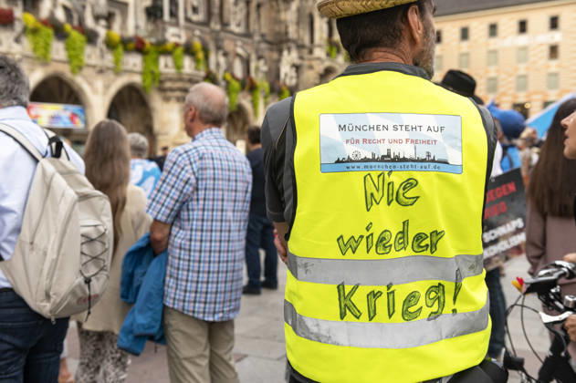 München Munich Germany 2nd September 2026 On the Marienplatz in the centre of the Bavarian city a peace demonstration and march takes place in the early evening. Nie wieder Krieg! München steht auf für Recht und Freiheit