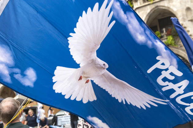 München Munich Germany 2nd September 2026 On the Marienplatz in the centre of the Bavarian city a peace demonstration and march takes place in the early evening. Peace dove flag