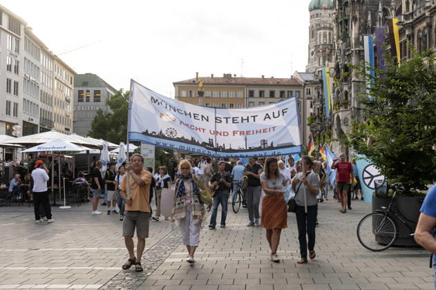 München Munich Germany 2nd September 2026 On the Marienplatz in the centre of the Bavarian city a peace demonstration and march takes place in the early evening. München steht auf für Recht und Freiheit