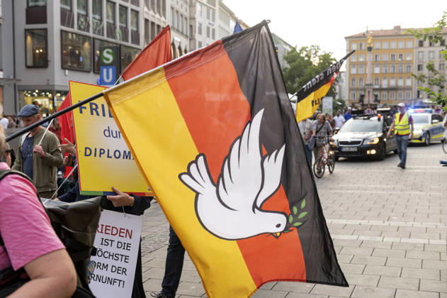 München Munich Germany 2nd September 2026 On the Marienplatz in the centre of the Bavarian city a peace demonstration and march takes place in the early evening. Peace dove and German flag