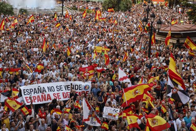 Valencia Holds Rally in Support of the People of Ceuta: Hundreds of people gathered for a rally in solidarity with Ceuta on September 2, 2026, in Valencia, Valencian Community, Spain. Coinciding with Ceuta Day, more than 260 Spanish municipalities have been called upon to show their support for the people of Ceuta in the face of the migration crisis caused by the arrival of more than 70,000 migrants across the border with Morocco. The demonstrations are part of the For Ceuta initiative, backed by the Spanish Federation of Municipalities and Provinces. SEPTEMBER 2, 2026 CEUTA DAY RALLY GATHERING MIGRANTS IMMIGRANTS FEMP SUPPORT SOLIDARITY MIGRATION CRISIS CRISIS HUMANITARIAN Valencia Valencian Community Valencia Valencian Community Spain  Copyright: xRoberxSolsonax 7745047
