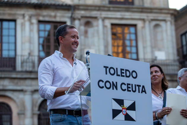 Toledo Holds Rally in Support of the People of Ceuta The mayor of Toledo and provincial president of the PP, Carlos Velázquez, speaks during a rally in solidarity with Ceuta on September 2, 2026, in Toledo, Castilla-La Mancha, Spain. Coinciding with Ceuta Day, more than 260 Spanish municipalities have been called upon to show their support for the people of Ceuta in the face of the migration crisis caused by the arrival of more than 70,000 migrants across the border with Morocco. The demonstrations are part of the For Ceuta initiative, backed by the Spanish Federation of Municipalities and Provinces (FEMP). SEPTEMBER 2, 2026 CEUTA DAY PROTEST RALLY MIGRANTS IMMIGRANTS FEMP SUPPORT SOLIDARITY MIGRATION CRISIS CRISIS HUMANITARIAN Juanma Ji  Copyright: xJuanmaxJimÃ nezx 7745094
