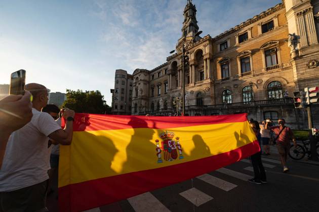 Bilbao Holds Rally in Support of the People of Ceuta: Dozens of people gathered at a rally in solidarity with Ceuta on September 2, 2026, in Bilbao, Vizcaya, Basque Country, Spain. Coinciding with Ceuta Day, more than 260 Spanish municipalities have been called upon to show their support for the people of Ceuta in the face of the migration crisis caused by the arrival of more than 70,000 migrants across the border with Morocco. The demonstrations are part of the For Ceuta initiative, backed by the Spanish Federation of Municipalities and Provinces (FEMP) SEPTEMBER 2, 2026 CEUTA DAY PROTEST RALLY MIGRANTS IMMIGRANTS FEMP SUPPORT SOLIDARITY MIGRATION CRISIS CRISIS HUMANITARIAN CRISIS Bilbao, Biscay, Basque Country Bilbao, Biscay, Basque Co  Copyright: xDavidxdexHarox 7745176