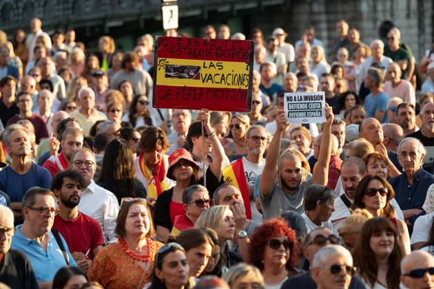 Bilbao Holds Rally in Support of the People of Ceuta: Dozens of people gathered at a rally in solidarity with Ceuta on September 2, 2026, in Bilbao, Vizcaya, Basque Country, Spain. Coinciding with Ceuta Day, more than 260 Spanish municipalities have been called upon to show their support for the people of Ceuta in the face of the migration crisis caused by the arrival of more than 70,000 migrants across the border with Morocco. The demonstrations are part of the For Ceuta initiative, backed by the Spanish Federation of Municipalities and Provinces (FEMP). SEPTEMBER 2, 2026 CEUTA DAY PROTEST RALLY MIGRANTS IMMIGRANTS FEMP SUPPORT SOLIDARITY MIGRATION CRISIS CRISIS HUMANITARIAN CRISIS Bilbao, Biscay, Basque Country Bilbao, Biscay, Basque C  Copyright: xDavidxdexHarox 7745166