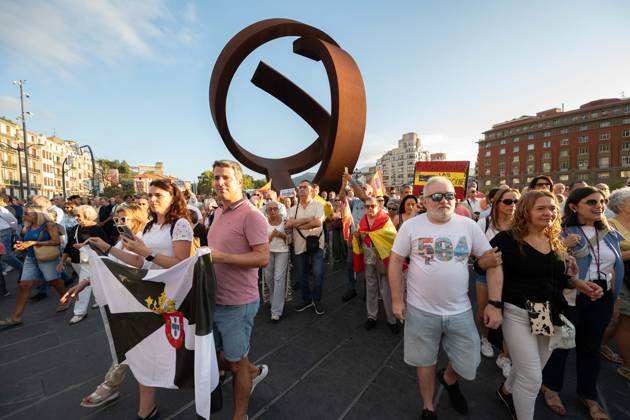 Bilbao Holds Rally in Support of the People of Ceuta: Dozens of people gathered at a rally in solidarity with Ceuta on September 2, 2026, in Bilbao, Vizcaya, Basque Country, Spain. Coinciding with Ceuta Day, more than 260 Spanish municipalities have been called upon to show their support for the people of Ceuta in the face of the migration crisis caused by the arrival of more than 70,000 migrants across the border with Morocco. The demonstrations are part of the For Ceuta initiative, backed by the Spanish Federation of Municipalities and Provinces (FEMP). SEPTEMBER 2, 2026 CEUTA DAY PROTEST RALLY MIGRANTS IMMIGRANTS FEMP SUPPORT SOLIDARITY MIGRATION CRISIS CRISIS HUMANITARIAN CRISIS Bilbao, Biscay, Basque Country Bilbao, Biscay, Basque C  Copyright: xDavidxdexHarox 7745167