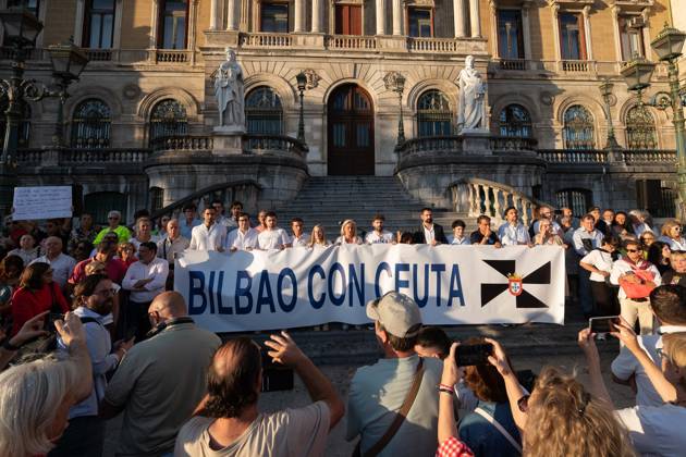 Bilbao Holds Rally in Support of the People of Ceuta: Dozens of people gathered at a rally in solidarity with Ceuta on September 2, 2026, in Bilbao, Vizcaya, Basque Country, Spain. Coinciding with Ceuta Day, more than 260 Spanish municipalities have been called upon to show their support for the people of Ceuta in the face of the migration crisis caused by the arrival of more than 70,000 migrants across the border with Morocco. The demonstrations are part of the For Ceuta initiative, backed by the Spanish Federation of Municipalities and Provinces (FEMP). SEPTEMBER 2, 2026 CEUTA DAY PROTEST RALLY MIGRANTS IMMIGRANTS FEMP SUPPORT SOLIDARITY MIGRATION CRISIS CRISIS HUMANITARIAN CRISIS Bilbao, Biscay, Basque Country Bilbao, Biscay, Basque C  Copyright: xDavidxdexHarox 7745170