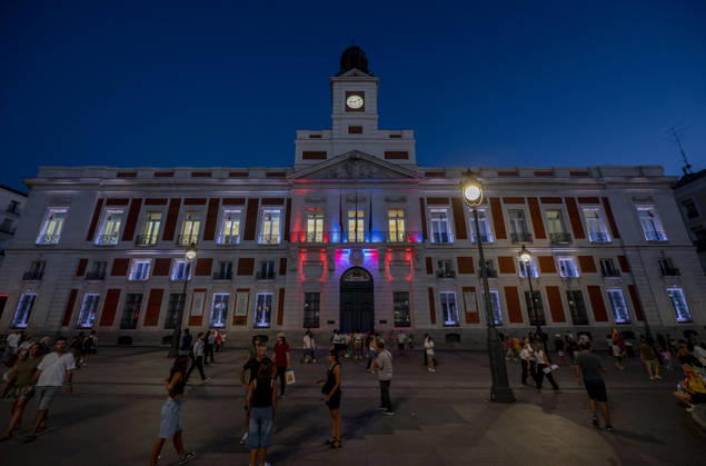 The Real Casa de Correos illuminated in the colors of the Ceuta flag The Real Casa de Correos, headquarters of the Presidency of the Community of Madrid, illuminated in the colors of the Ceuta flag to mark City Day, at the Real Casa de Correos, on September 2, 2026, in Madrid, Spain. The Madrid regional government, led by Isabel Díaz Ayuso, wished through this gesture to demonstrate the support and solidarity of the people of Madrid with the residents of Ceuta in the face of the crisis of recent weeks. SEPTEMBER 2, 2026 CEUTA DAY PROTEST RALLY MIGRANTS IMMIGRANTS FLAG SUPPORT SOLIDARITY MIGRATION CRISIS HUMANITARIAN CRISIS Madrid Madrid, Spain  Copyright: xAlbertoxOrtegax 7745467