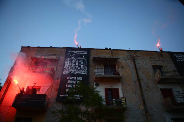 September 2, 2026, Athens, Attica, Greece: Supporters hold burning flares during a solidarity gathering at the Prosfygika housing complex in Athens, ahead of the return of Aristotelis Chantzis following his release from Evangelismos Hospital. Athens Greece - ZUMAx103 20260902_zip_x103_007 Copyright: xHarrisxXanthopoulosx
