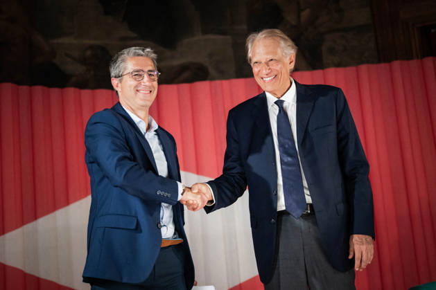 Debate between Ruffin and De Villepin organized by Liberation – Paris AJ Ecologiste et Social s MP Francois Ruffin and Former French Prime Minister and founder of the party La France Humaniste Dominique de Villepin shake hands after a debate organized by the French daily newspaper « Liberation » in partnership with the rolling news channel BFM TV held at the Climate Academy (Academie du climat, l’academie du climat) in Paris, France, on September 2, 2026, in the context of the 2027 presidential election. Photo by Alexis Jumeau ABACAPRESS.COM Paris France  Copyright: xJumeauxAlexis ABACAx