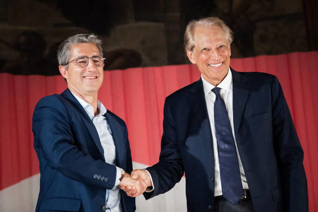 Debate between Ruffin and De Villepin organized by Liberation – Paris AJ Ecologiste et Social s MP Francois Ruffin and Former French Prime Minister and founder of the party La France Humaniste Dominique de Villepin shake hands after a debate organized by the French daily newspaper « Liberation » in partnership with the rolling news channel BFM TV held at the Climate Academy (Academie du climat, l’academie du climat) in Paris, France, on September 2, 2026, in the context of the 2027 presidential election. Photo by Alexis Jumeau ABACAPRESS.COM Paris France  Copyright: xJumeauxAlexis ABACAx