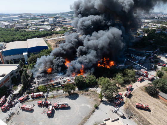 Large fire breaks out at commercial warehouse in Tuzla, Istanbul ISTANBUL, TURKIYE - SEPTEMBER 3: An aerial view of the scene where firefighters battle a large-scale fire that broke out at a logistics warehouse in the Tuzla district of Istanbul, Turkiye, on September 3, 2026. Azer Sude Akcay Anadolu Istanbul Turkey. Editorial use only. Please get in touch for any other usage.  Copyright: x2026xAnadoluxAzerxSudexAkcayx