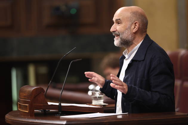 Sánchez Appears Before Congress to Report on the Government’s Response to the Migration Crisis in Ceuta BNG Representative Néstor Rego speaks during a plenary session in the Congress of Deputies on September 3, 2026, in Madrid, Spain. Sánchez is appearing this Thursday before the plenary session of Congress to report on the government’s handling of the events that have taken place in Ceuta since July 30 and on the current situation in the autonomous city. SEPTEMBER 3, 2026 Madrid, Spain  Copyright: xEduardoxParrax 7746321