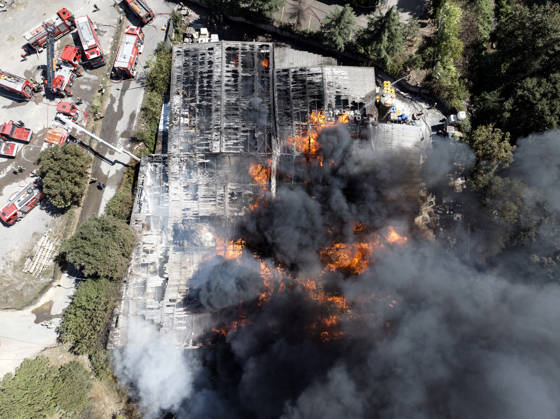 Large fire breaks out at commercial warehouse in Tuzla, Istanbul ISTANBUL, TURKIYE - SEPTEMBER 3: An aerial view of the scene where firefighters battle a large-scale fire that broke out at a logistics warehouse in the Tuzla district of Istanbul, Turkiye, on September 3, 2026. Azer Sude Akcay Anadolu Istanbul Turkey. Editorial use only. Please get in touch for any other usage.  Copyright: x2026xAnadoluxAzerxSudexAkcayx