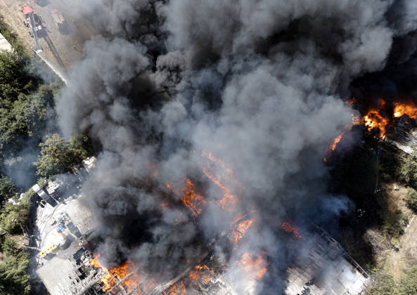 Large fire breaks out at commercial warehouse in Tuzla, Istanbul ISTANBUL, TURKIYE - SEPTEMBER 3: An aerial view of the scene where firefighters battle a large-scale fire that broke out at a logistics warehouse in the Tuzla district of Istanbul, Turkiye, on September 3, 2026. Azer Sude Akcay Anadolu Istanbul Turkey. Editorial use only. Please get in touch for any other usage.  Copyright: x2026xAnadoluxAzerxSudexAkcayx