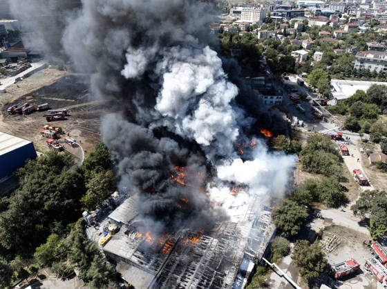 Large fire breaks out at commercial warehouse in Tuzla, Istanbul ISTANBUL, TURKIYE - SEPTEMBER 3: An aerial view of the scene where firefighters battle a large-scale fire that broke out at a logistics warehouse in the Tuzla district of Istanbul, Turkiye, on September 3, 2026. Azer Sude Akcay Anadolu Istanbul Turkey. Editorial use only. Please get in touch for any other usage.  Copyright: x2026xAnadoluxAzerxSudexAkcayx