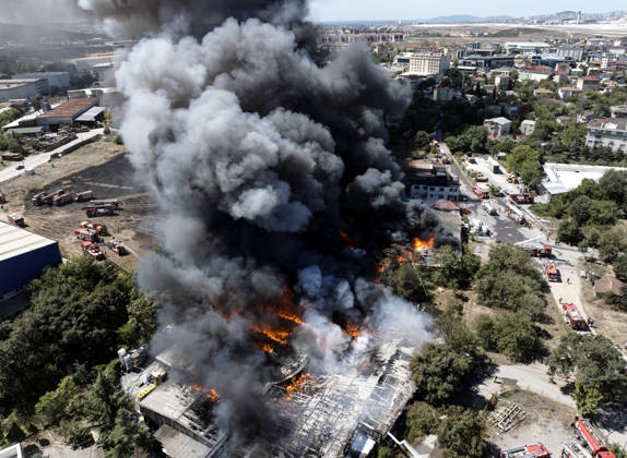 Large fire breaks out at commercial warehouse in Tuzla, Istanbul ISTANBUL, TURKIYE - SEPTEMBER 3: An aerial view of the scene where firefighters battle a large-scale fire that broke out at a logistics warehouse in the Tuzla district of Istanbul, Turkiye, on September 3, 2026. Azer Sude Akcay Anadolu Istanbul Turkey. Editorial use only. Please get in touch for any other usage.  Copyright: x2026xAnadoluxAzerxSudexAkcayx