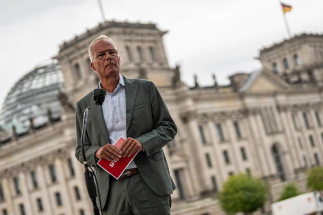 Matthias Miersch, SPD parliamentary group leader, issues a press statement at the start of the closed-door meeting Closed-door meeting of the SPD parliamentary group executive committee, German Bundestag, Berlin, Berlin, Germany, German Bundestag