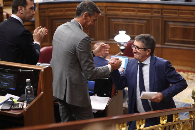 Sánchez Appears Before Congress to Report on the Government’s Response to the Migration Crisis in Ceuta Prime Minister Pedro Sánchez (left) and PSOE Spokesperson in Congress Patxi López (right) during a plenary session in the Congress of Deputies on September 3, 2026, in Madrid, Spain. Sánchez is appearing this Thursday before the full Congress to report on the government’s handling of the events that have taken place in Ceuta since July 30 and on the current situation in the autonomous city. SEPTEMBER 3, 2026 Madrid, Spain  Copyright: xEduardoxParrax 7746462