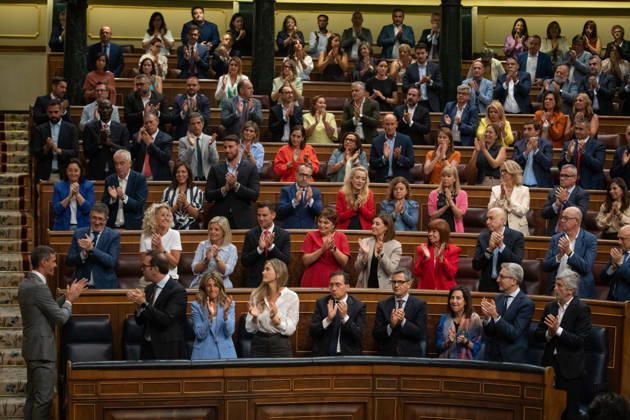 Sánchez Appears Before Congress to Report on the Government’s Response to the Migration Crisis in Ceuta The PSOE caucus applauds after Prime Minister Pedro Sánchez’s remarks during a plenary session of the Congress of Deputies on September 3, 2026, in Madrid, Spain. Sánchez is appearing before the full Congress this Thursday to report on the government’s response to the events that have taken place in Ceuta since July 30 and on the current situation in the autonomous city. SEPTEMBER 3, 2026 Fernando Sá Madrid, Madrid, Spain  Copyright: xFernandoxSanchezx 7746772