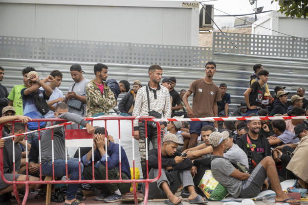 Calm in the vicinity of the Loma Colmenar migrant encampment. Dozens of migrants are waiting near the esplanade of the Loma Colmenar migrant encampment on September 3, 2026, in Ceuta, Spain. The situation is one of contained calm after the National Police had to intervene on September 2 at the migrant settlement located next to the Loma Colmenar plaza, near the border, to control the hundreds of people crowded outside it. SEPTEMBER 3, 2026 MIGRATION CRISIS Ceuta, Ceuta, Spain  Copyright: xMarcosxMorenox 7746980