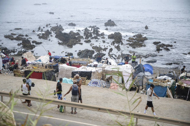 Trampolín Beach Continues to Host Hundreds of Migrants Hundreds of migrants are camped on Trampolín Beach, as of September 3, 2026, in Ceuta, Spain. Trampolín Beach is home to a large number of makeshift shacks despite previous attempts to relocate migrants to other designated areas. The site is also used by the Red Cross for daily food distribution. SEPTEMBER 3, 2026 MIGRATION CRISIS Ceuta Ceuta, Spain  Copyright: xMarcosxMorenox 7746991