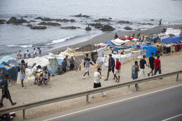 Trampolín Beach Continues to Host Hundreds of Migrants Hundreds of migrants are camped on Trampolín Beach, as of September 3, 2026, in Ceuta, Spain. Trampolín Beach is home to a large number of makeshift shacks despite previous attempts to relocate migrants to other designated areas. The site is also used by the Red Cross for daily food distribution. SEPTEMBER 3, 2026 MIGRATION CRISIS Ceuta Ceuta, Spain  Copyright: xMarcosxMorenox 7746992