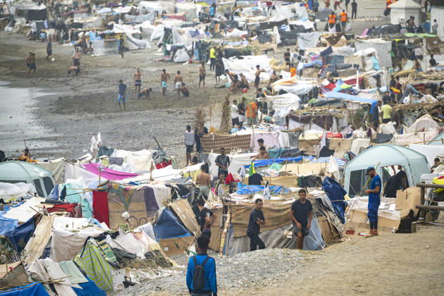 News Bilder des Tages Trampolín Beach Continues to Host Hundreds of Migrants Hundreds of migrants are camped on Trampolín Beach, as of September 3, 2026, in Ceuta, Spain. Trampolín Beach is home to a large number of makeshift shacks despite previous attempts to relocate migrants to other designated areas. The site is also used by the Red Cross for daily food distribution. SEPTEMBER 3, 2026 MIGRATION CRISIS Ceuta Ceuta, Spain  Copyright: xMarcosxMorenox 7746993