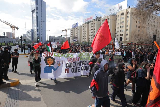 Santiago, September 3, 2026 The so-called Student Solidarity Network, which brings together college students, in conjunction with high school students from Aces, is calling for a march under the slogan Students, Defend Chile’s Future Luis Quinteros Aton Chile, Santiago, Chile Aton 1186628  Copyright: LUISxQUINTEROS ATONxCHILE