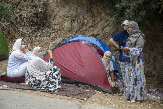Women and children wait at the gates of La Hípica to be taken in. Migrant families wait at the gates of the La Hípica Equestrian Center in Ceuta on September 3, 2026, in Ceuta, Spain. Dozens of migrant women with their children are waiting in makeshift camps to be housed at the La Hípica Equestrian Center. On August 31, the center began receiving migrant women and girls who had been staying in various temporary settlements throughout the city, as part of the operation launched to dismantle these camps and transfer their occupants to temporary shelter facilities set up by the authorities. SEPTEMBER 3, 2026 PIXELATED MIGRATION CRISIS Ceuta Ceuta, Spain  Copyright: xMarcosxMorenox 7747032