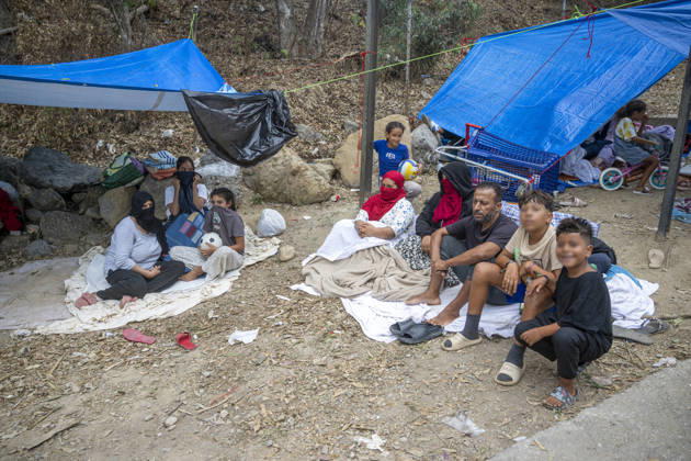 Women and children wait at the gates of La Hípica to be taken in. Migrant families wait at the gates of the La Hípica Equestrian Center in Ceuta on September 3, 2026, in Ceuta, Spain. Dozens of migrant women with their children are waiting in makeshift camps to be housed at the La Hípica Equestrian Center. On August 31, the center began receiving migrant women and girls who had been staying in various temporary settlements throughout the city, as part of the operation launched to dismantle these camps and transfer their occupants to temporary shelter facilities set up by the authorities. SEPTEMBER 3, 2026 PIXELATED MIGRATION CRISIS Ceuta Ceuta, Spain  Copyright: xMarcosxMorenox 7747035