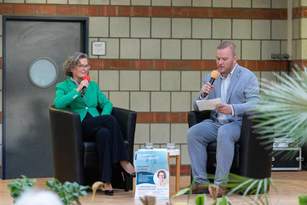 Bornheim Community Forum at the Oase of the Europaschule Bornheim, September 3, 2026. At the Bornheim Community Forum held at the Oase of the Europaschule Bornheim, Ina Scharrenbach, North Rhine-Westphalia State Minister for Home Affairs, Local Government, Construction, and Digitalization, Ina Copyright: xMarcxJohnx