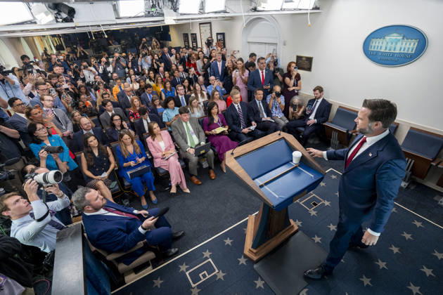 Vice President JD Vance Hosts Press Briefing Vice President JD Vance briefs members of the media in the press room of the White House in Washington DC on Thursday, September 3, 2026. It is the first White House press briefing in 42 days with Vance speaking in place of a press secretary — a position that remains vacant after Karoline Leavitt s recent departure. Photo by Daniel Heuer Pool ABACAPRESS.COM WASHINGTON DC United States  Copyright: xPool ABACAx