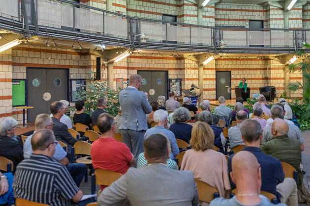 Bornheim Community Forum at the Oase of the Europaschule Bornheim, September 3, 2026 At the Bornheim Community Forum at the Oase of the Europaschule Bornheim, Ina Scharrenbach, North Rhine-Westphalia State Minister for Home Affairs, Local Government, Construction, and Digitalization, Ina SCHARRENB Copyright: xMarcxJohnx